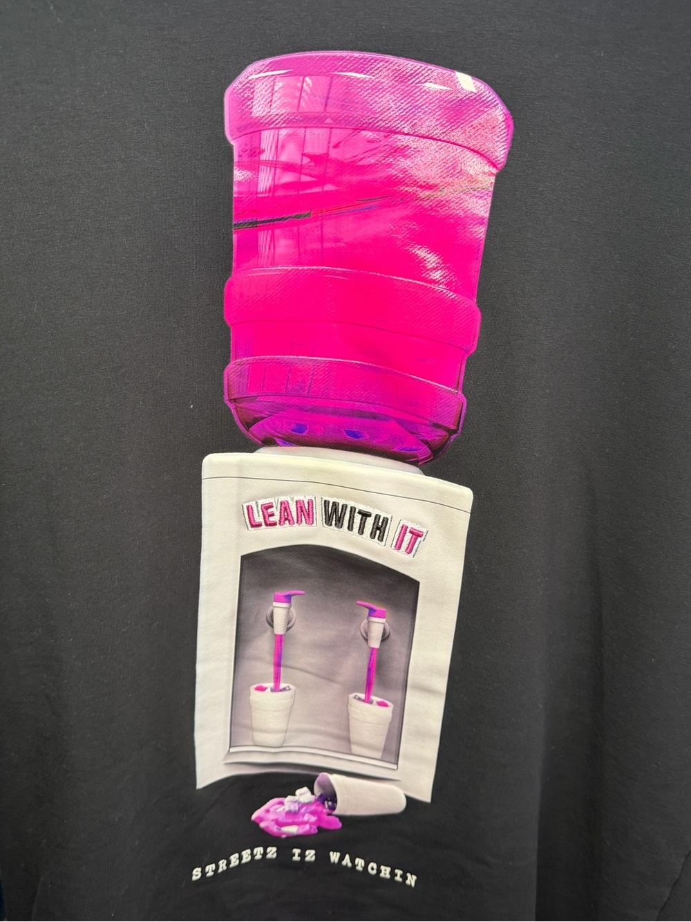 NEVER WORN | STREETZ IZ WATCHING GRAPHIC Tee with LE4N Artwork
